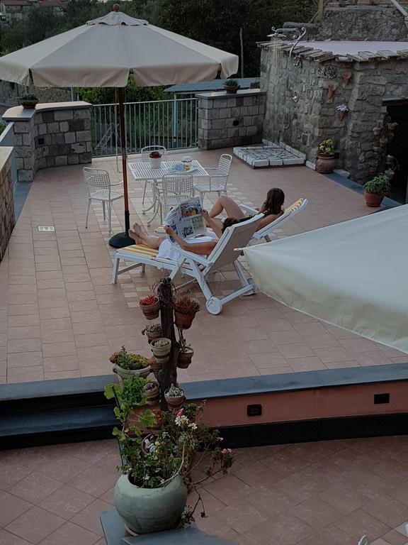 Chez Chantal Bed & Breakfast Meta Dış mekan fotoğraf