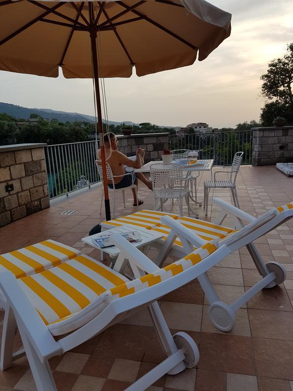 Chez Chantal Bed & Breakfast Meta Dış mekan fotoğraf