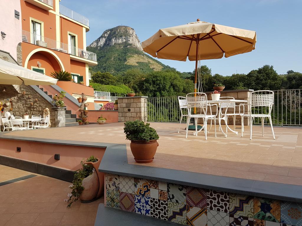Chez Chantal Bed & Breakfast Meta Dış mekan fotoğraf