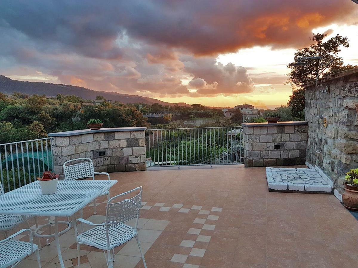 Chez Chantal Bed & Breakfast Meta Dış mekan fotoğraf